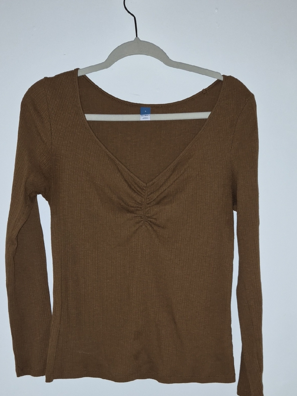 Old Navy Ribbed V-Neck Long Sleeve Top in Brown